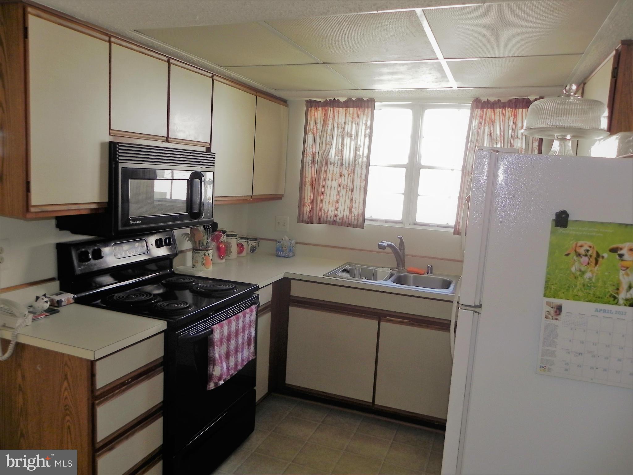 112 Fort Evans Road Southeast, Unit D Leesburg, VA 20175 - Photo 4 of 17 Kitchen