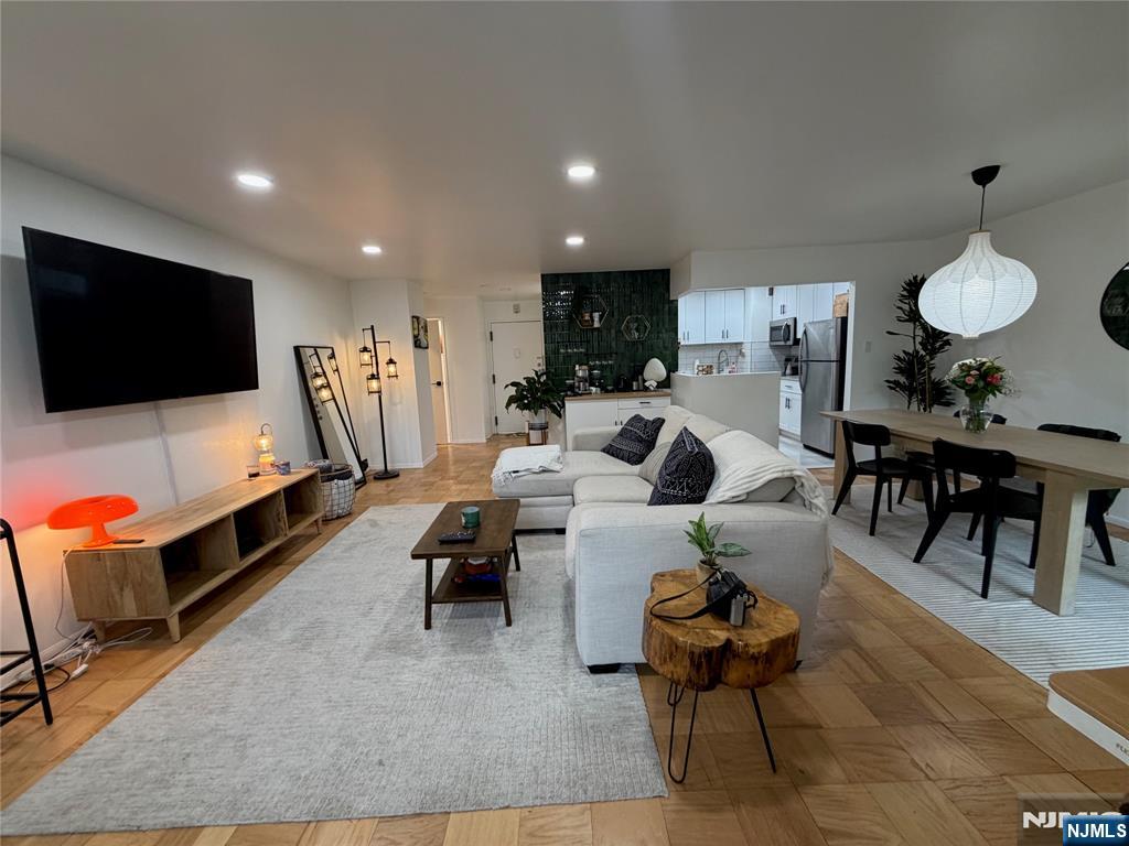 1111 River Road, Unit F 1 Edgewater, NJ 07020 - Photo 7 of 19