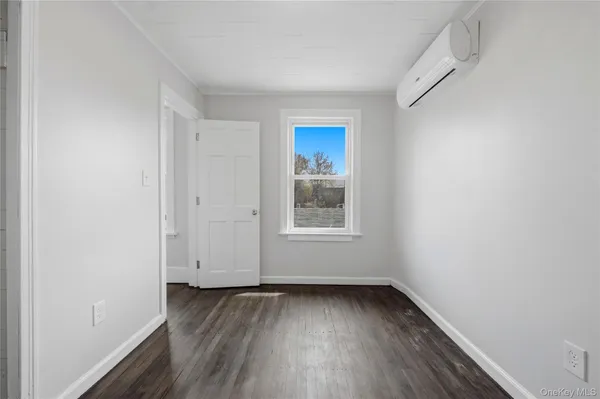 $1,950 | 45 South Robinson Avenue, Unit 2, Newburgh, NY 12550