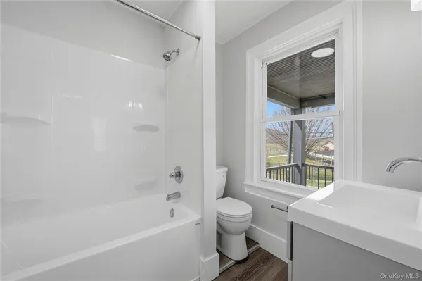 $1,950 | 45 South Robinson Avenue, Unit 2, Newburgh, NY 12550