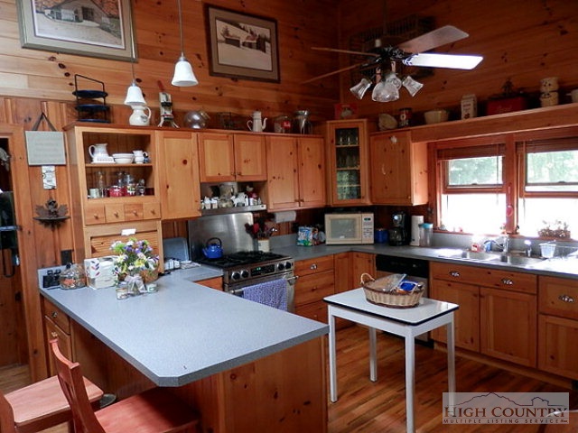 370 Hound Ears Road Boone, NC 28607 - Photo 12 of 31 Gallery Image 12