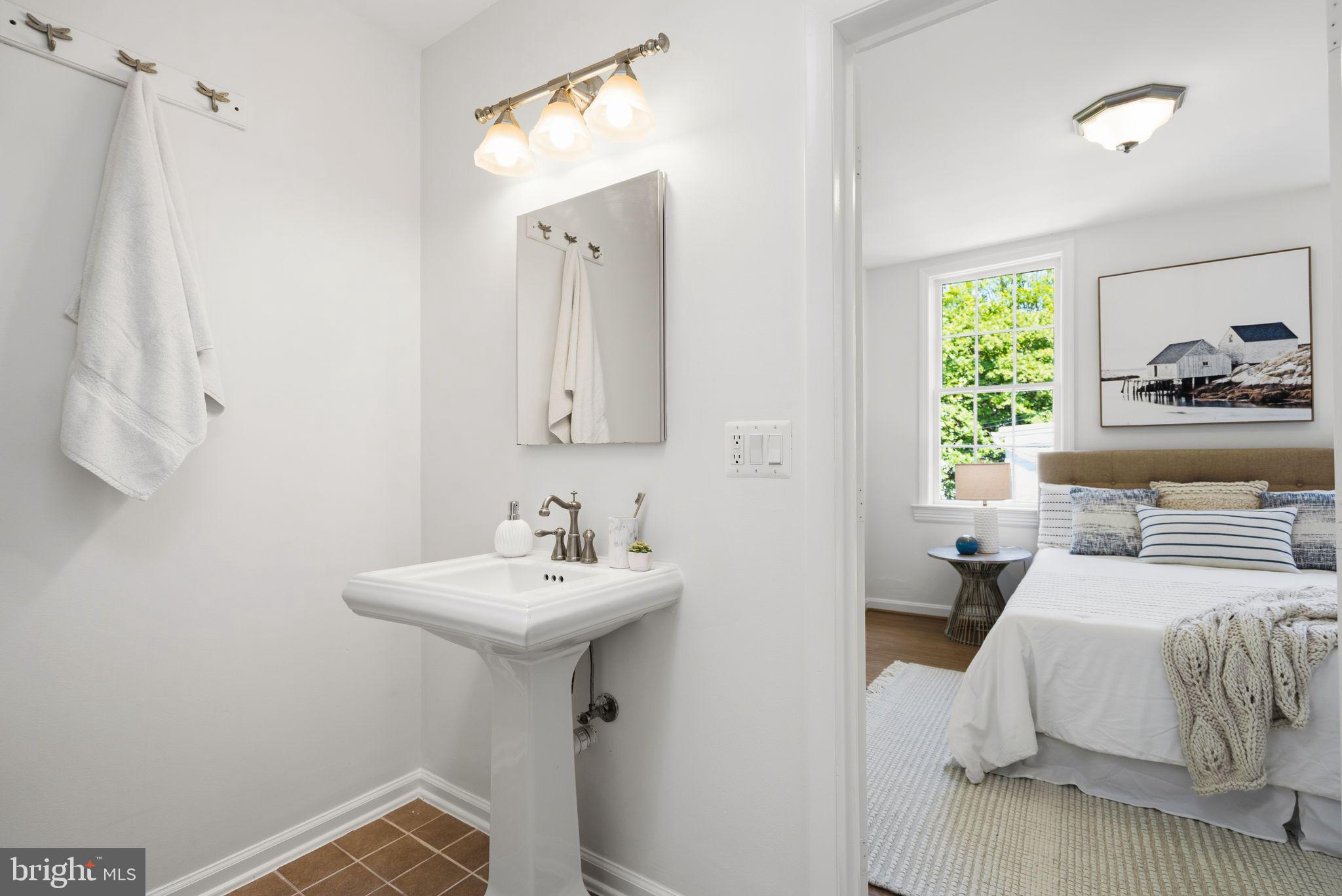 3315 Dent Place Northwest Washington, DC 20007 - Photo 25 of 41 Primary Bathroom