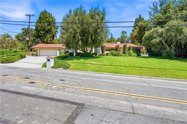 $2,588,000 | 2101 Pioneer Avenue, Fullerton, CA 92831