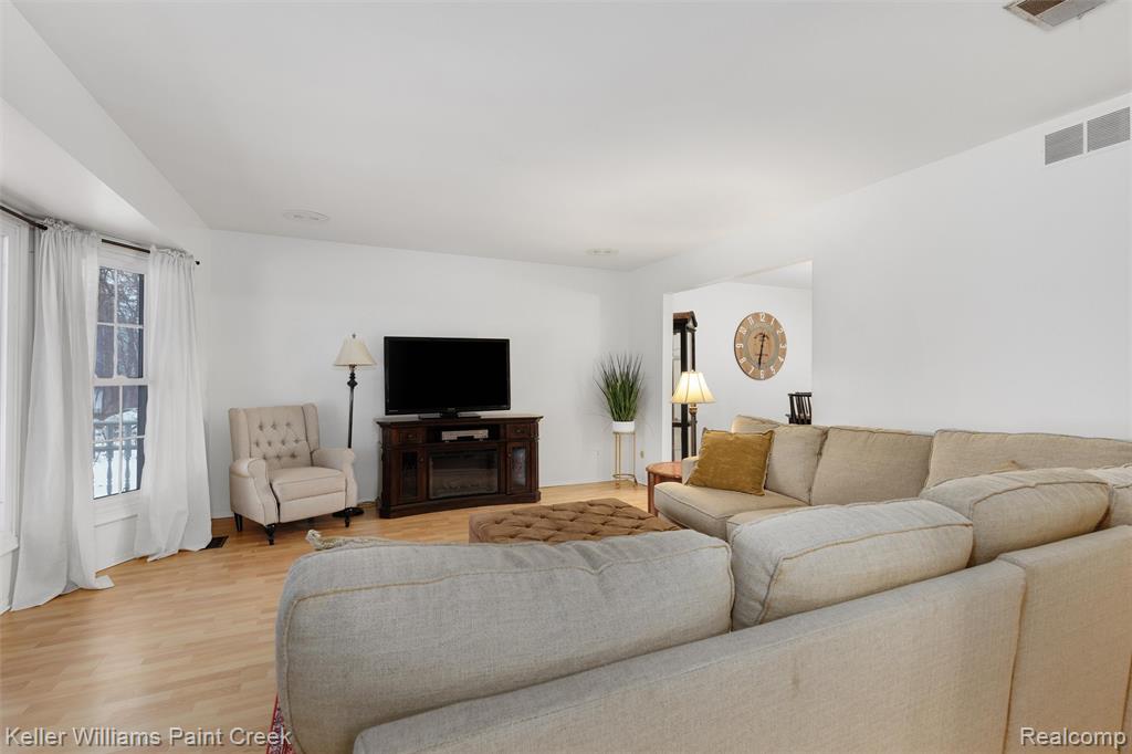 3780 Bass Lake Road Commerce Township, MI 48382 - Photo 11 of 45