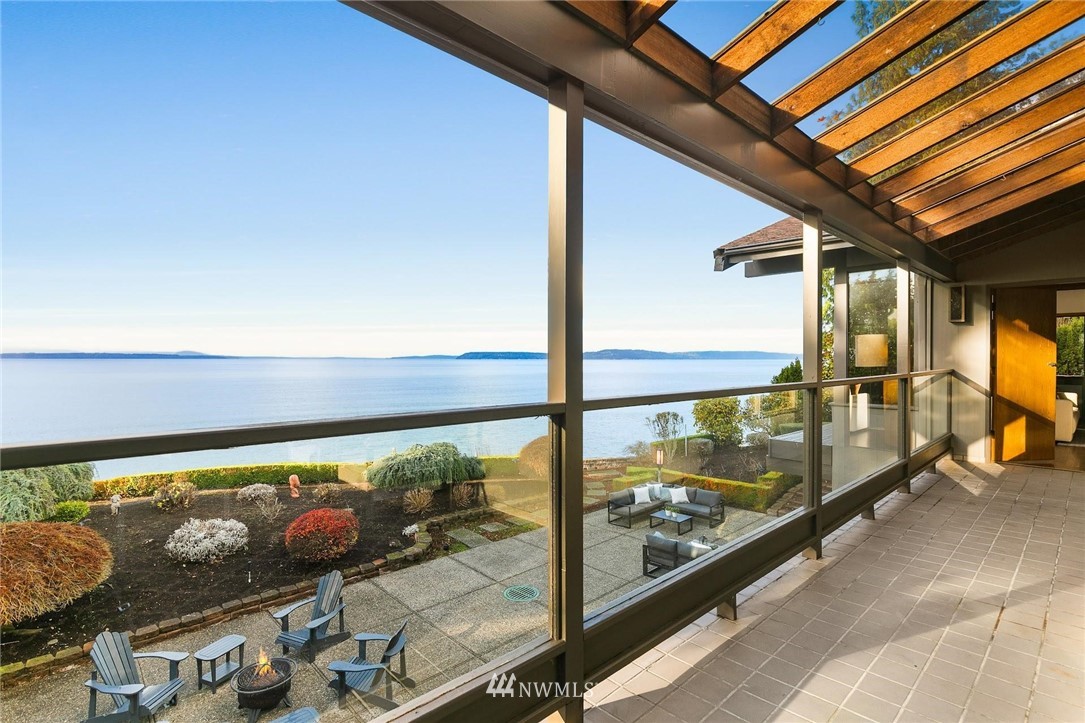 16900 Talbot Road Edmonds, WA 98026 - Photo 15 of 40 a view of a porch