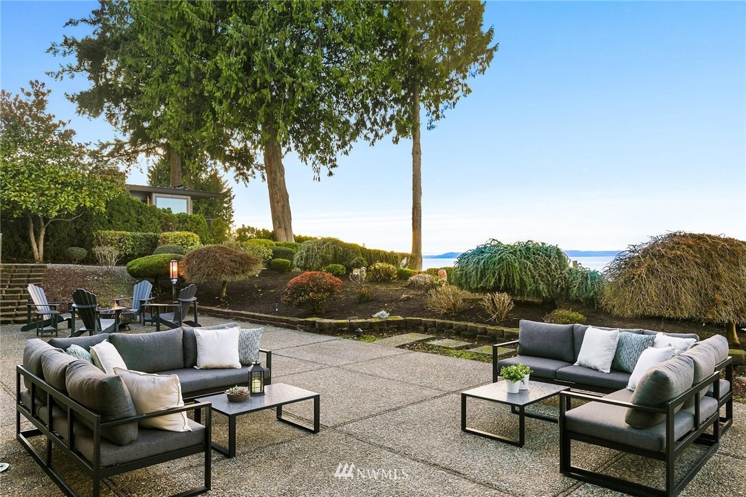 16900 Talbot Road Edmonds, WA 98026 - Photo 18 of 40 a terrace view with seating space