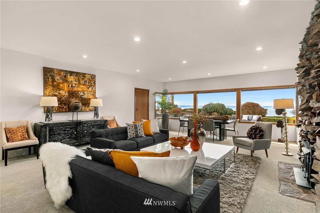 16900 Talbot Road Edmonds, WA 98026 - Photo 28 of 40 a living room with furniture and a large window