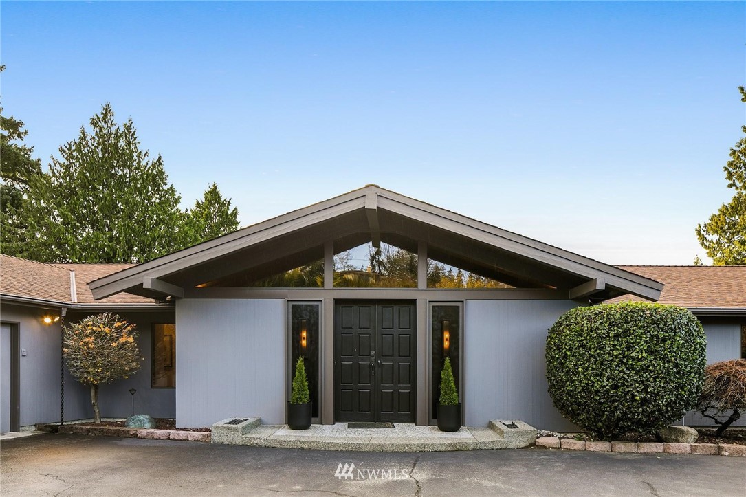 16900 Talbot Road Edmonds, WA 98026 - Photo 3 of 40 a front view of a house