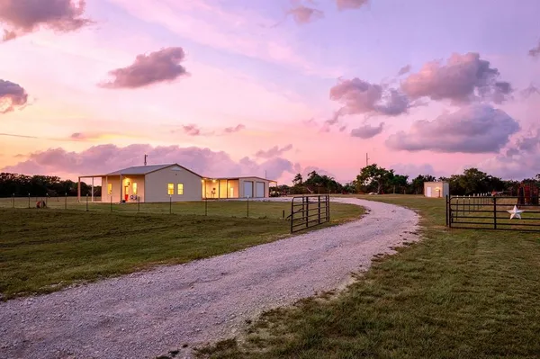 $700,000 | 184 County Road 2484, Hico, TX 76457