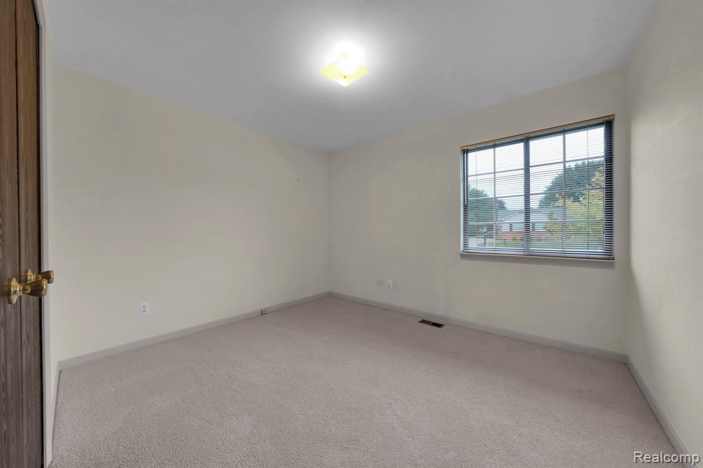 309 Coldiron Drive Rochester Hills, MI 48307 - Photo 28 of 35