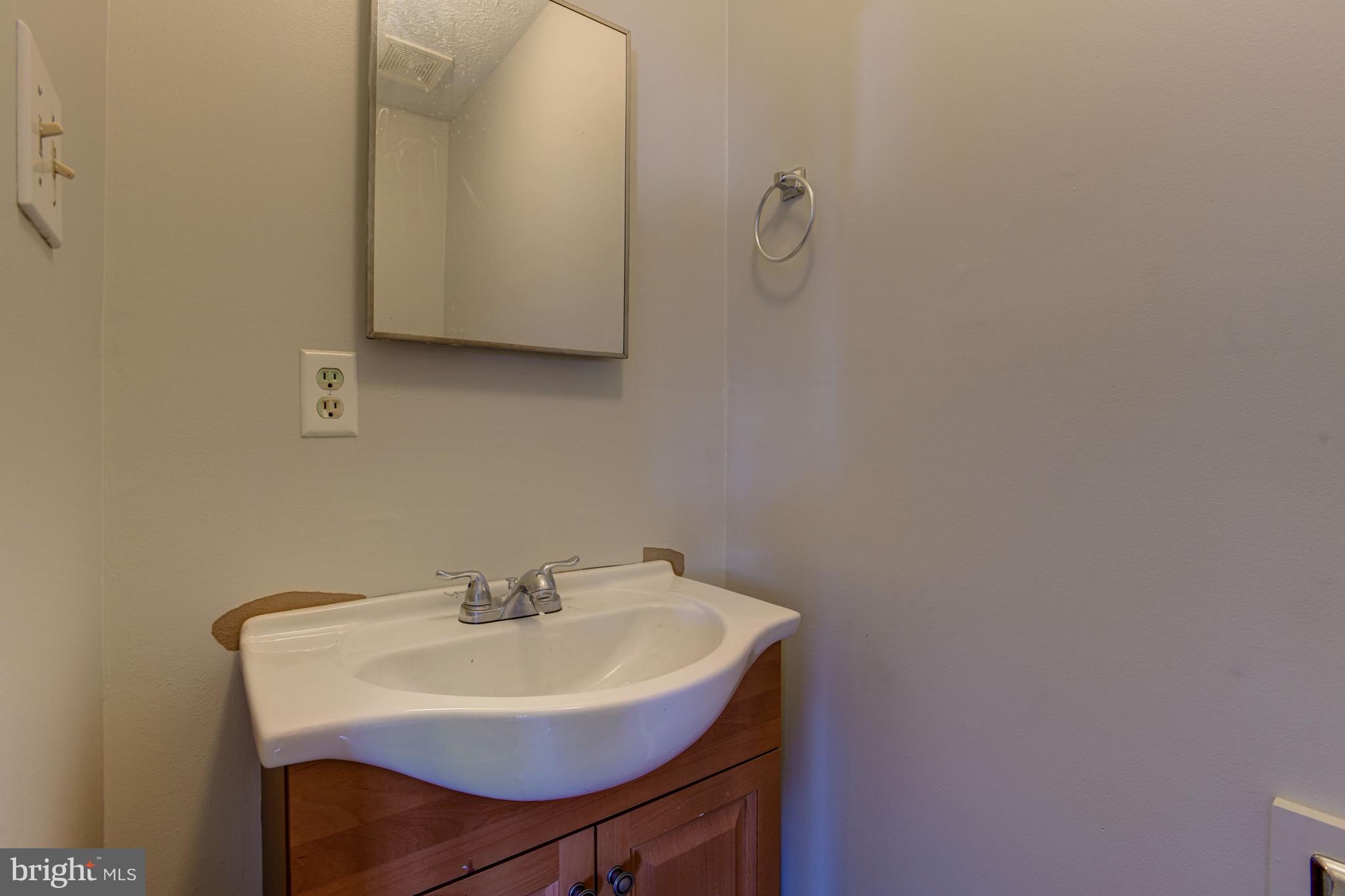 195 Farm Road Aberdeen, MD 21001 - Photo 12 of 28 Powder Room
