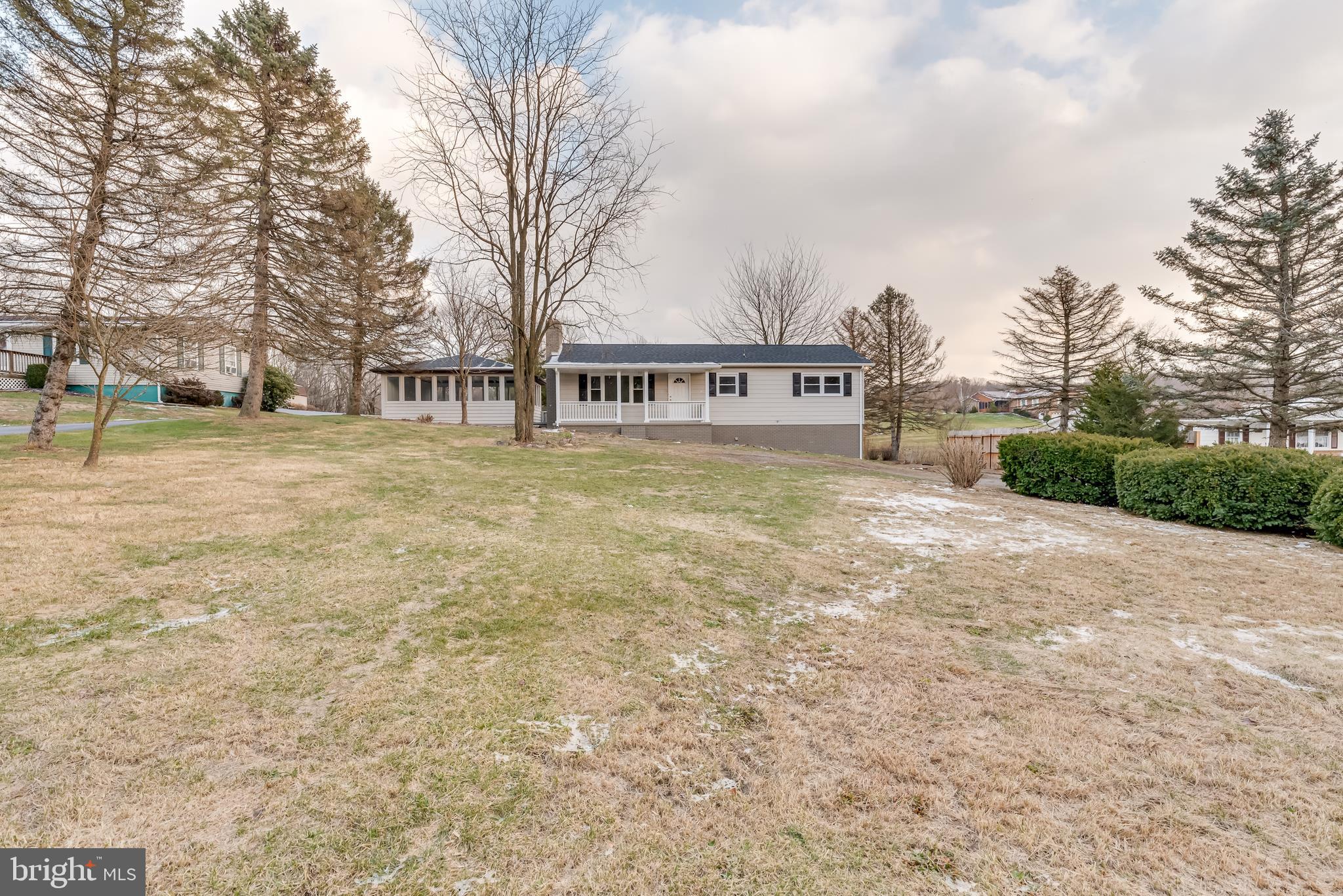 6247 Valley Road Berkeley Springs, WV 25411 - Photo 4 of 29 Gallery Image 4