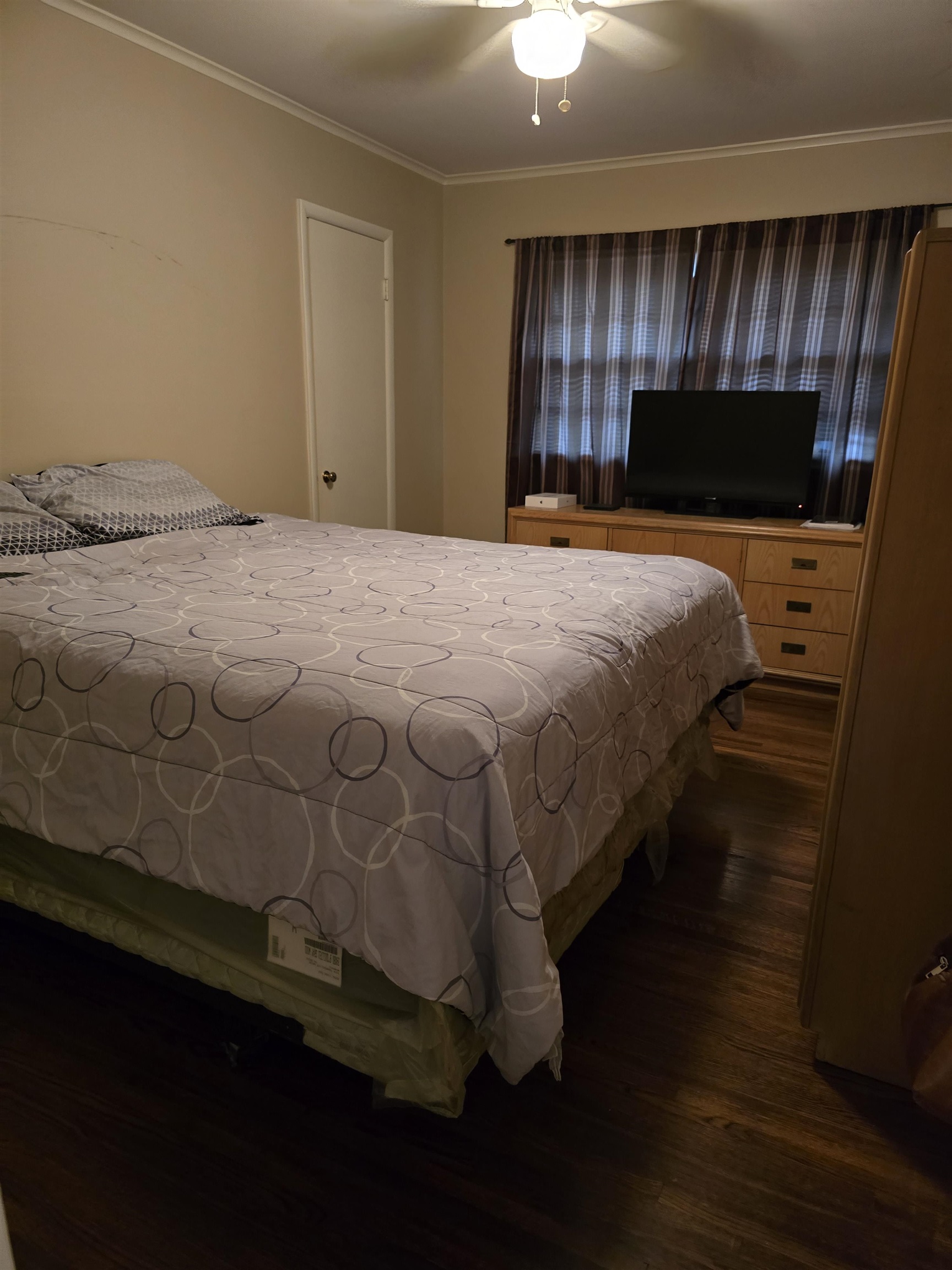 1400 Randall Drive Memphis, TN 38116 - Photo 17 of 23 a bedroom with a bed and a flat screen tv