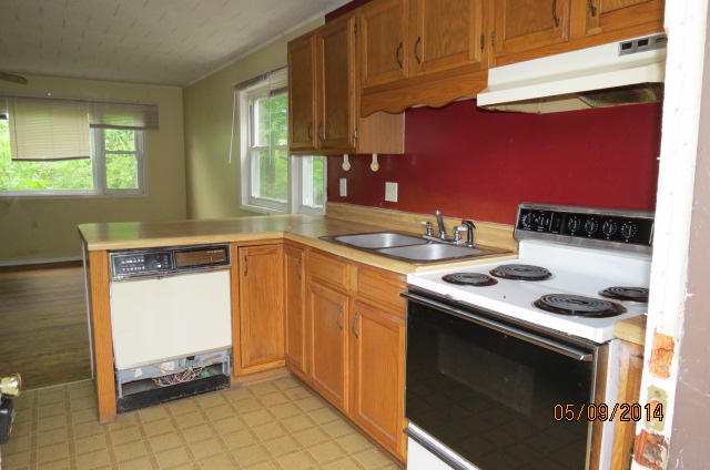 105 Kentucky Avenue Oak Ridge, TN 37830 - Photo 3 of 3 105 kentucky kitchen