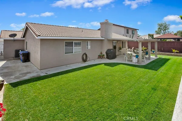 $3,000 | 2058 West Fairview Drive, Rialto, CA 92377