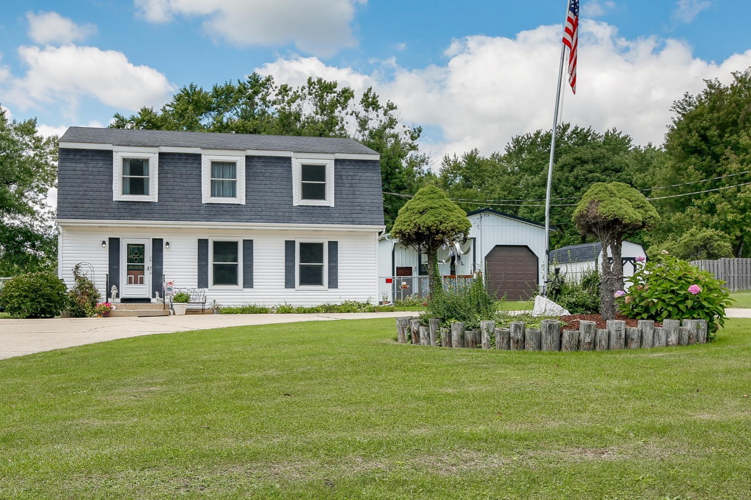 6N476 Thorn Road Hanover Park, IL 60133 - Photo 1 of 35 a front view of a house with a garden