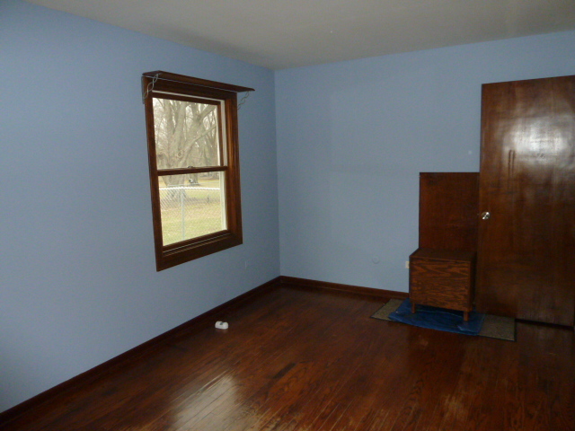 6N476 Thorn Road Hanover Park, IL 60133 - Photo 10 of 35 an empty room with a window