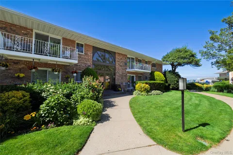 $499,000 | 1 Toms Point Lane, Unit BUILDING 5 9J, Port Washington, NY 11050