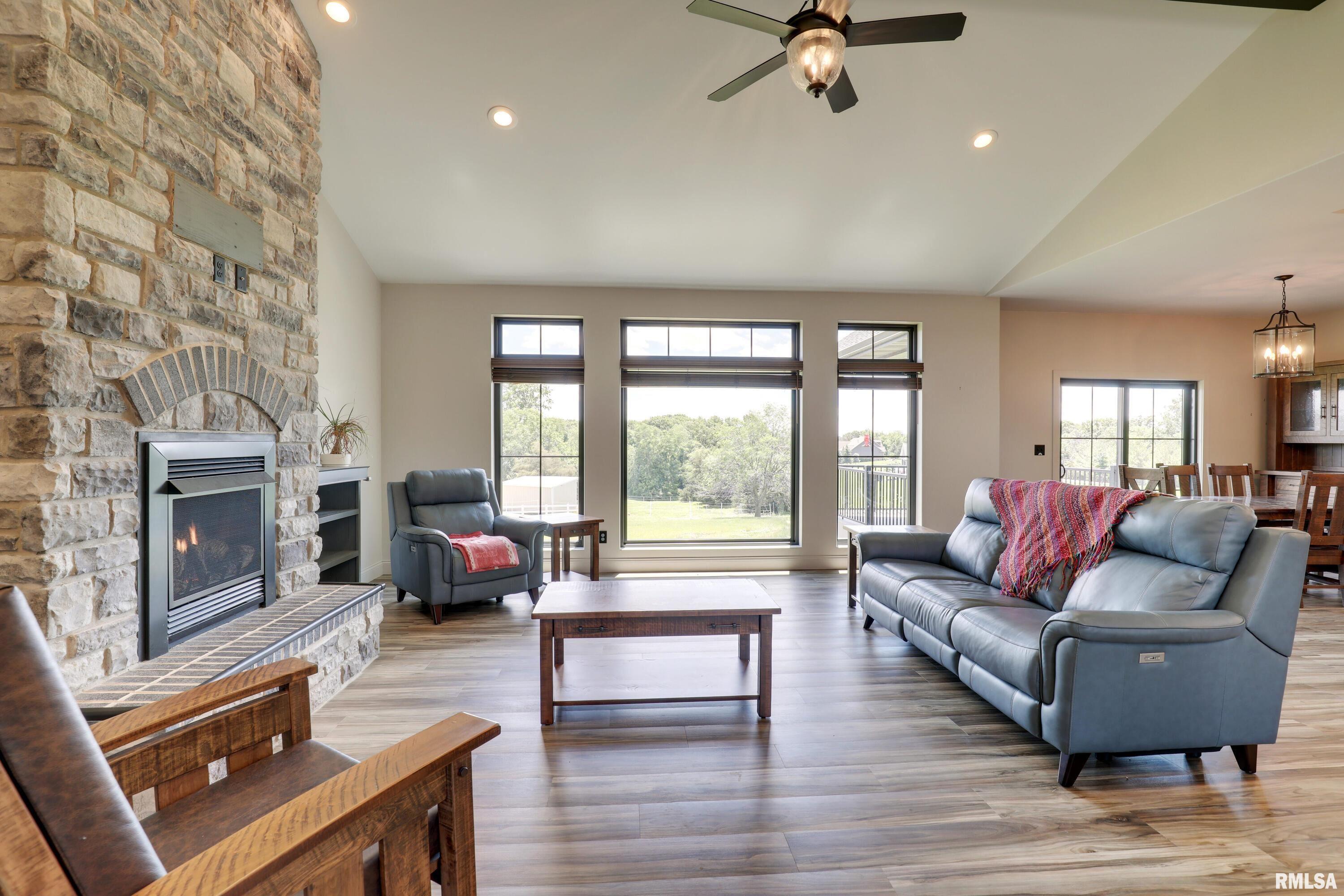 4811 Bitter Court Quincy, IL 62305 - Photo 6 of 38