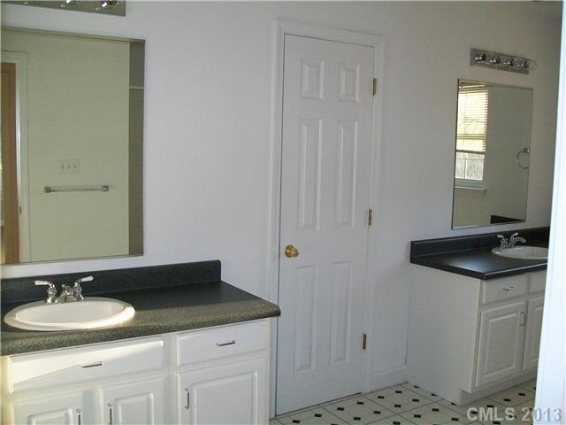 1226 Rabbit Run Road York, SC 29745 - Photo 9 of 15 Gallery Image 9