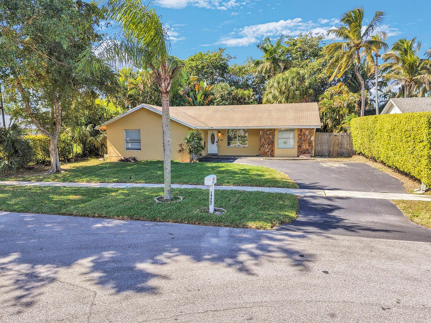 19667 Delaware Circle Boca Raton, FL 33434 - Photo 2 of 42 Photo 2