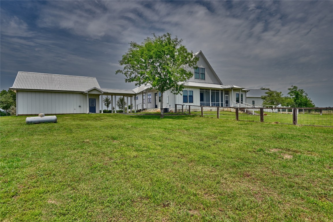 1496 Kramr Road Fayetteville, TX 78940 - Photo 4 of 37