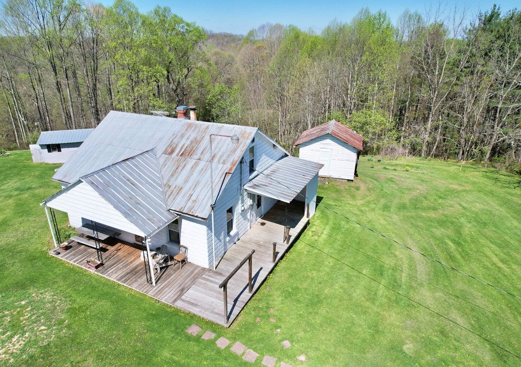 4110 Smith Ridge Road Jewell Ridge, VA 24622 - Photo 4 of 46 Gallery Image 4