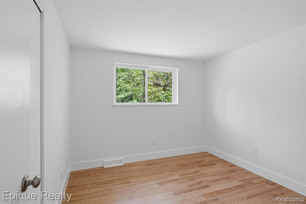 8315 Reese Road Clarkston, MI 48348 - Photo 15 of 29