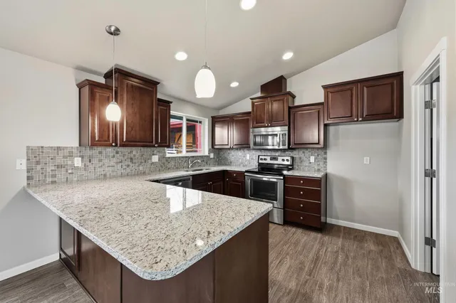 $469,999 | 20203 Top Road, Greenleaf, ID 83626