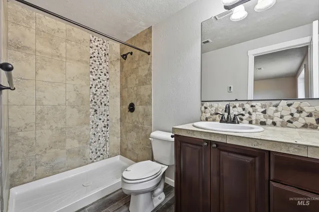 $469,999 | 20203 Top Road, Greenleaf, ID 83626