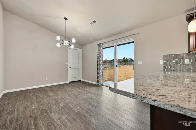 $469,999 | 20203 Top Road, Greenleaf, ID 83626