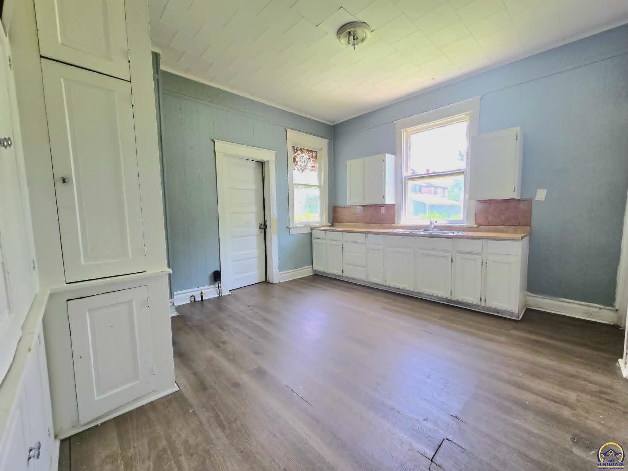 1248 Southwest Clay Street Topeka, KS 66604 - Photo 10 of 14