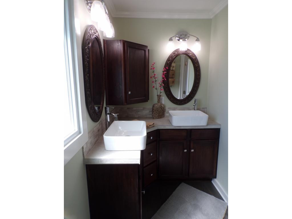 727 Hospital Road Mountain City, TN 37683 - Photo 17 of 36 EN SUITE UP VESSEL SINKS