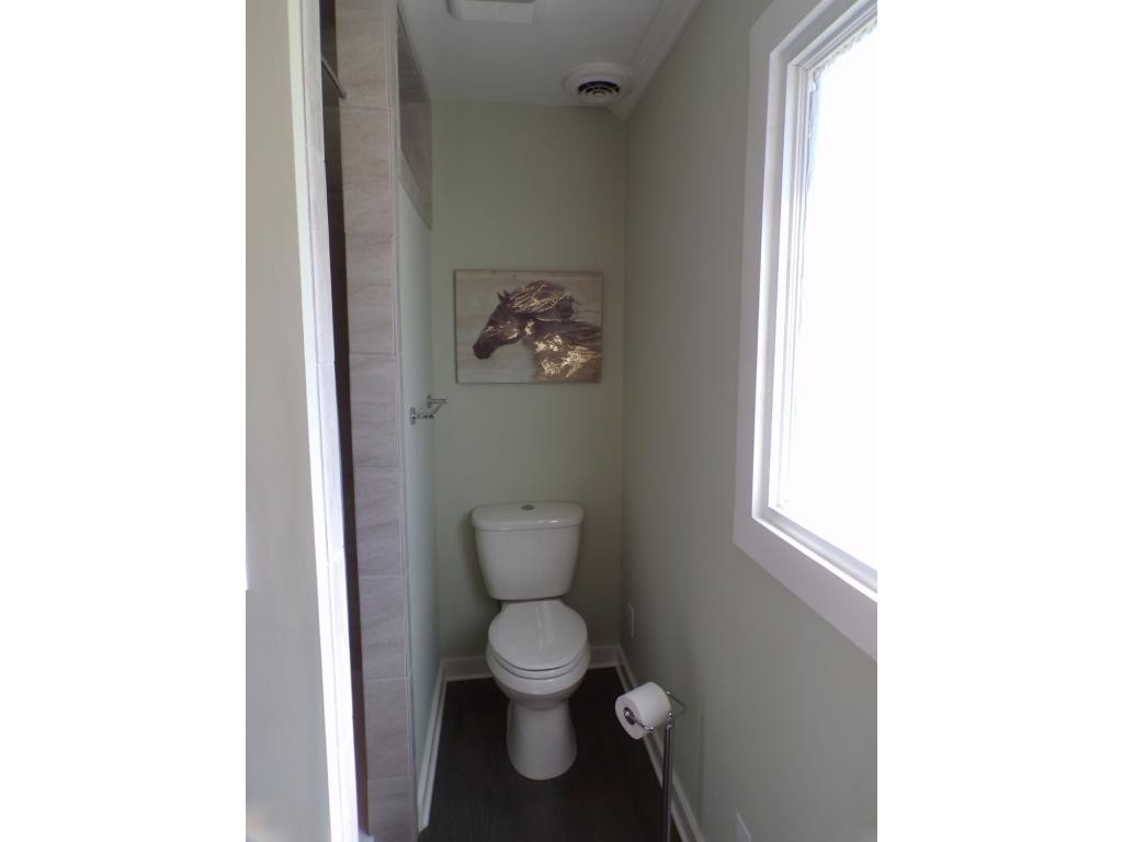 727 Hospital Road Mountain City, TN 37683 - Photo 18 of 36 DESIGNER FIXTURES