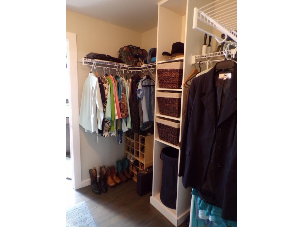 727 Hospital Road Mountain City, TN 37683 - Photo 20 of 36 MASTER WALK IN CLOSET