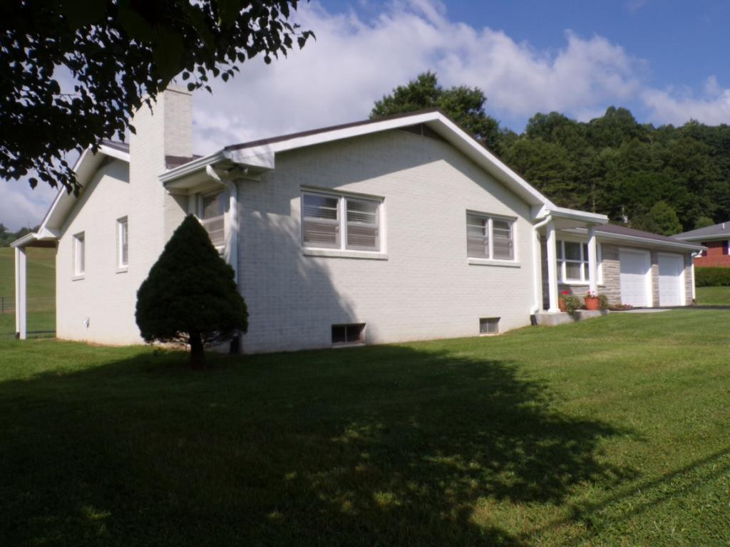 727 Hospital Road Mountain City, TN 37683 - Photo 4 of 36 SIDE ELEVATION