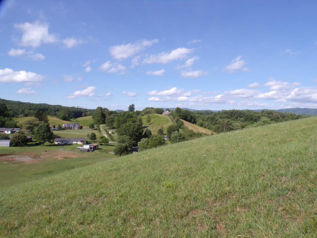 727 Hospital Road Mountain City, TN 37683 - Photo 8 of 36 BIG SKY VIEWS