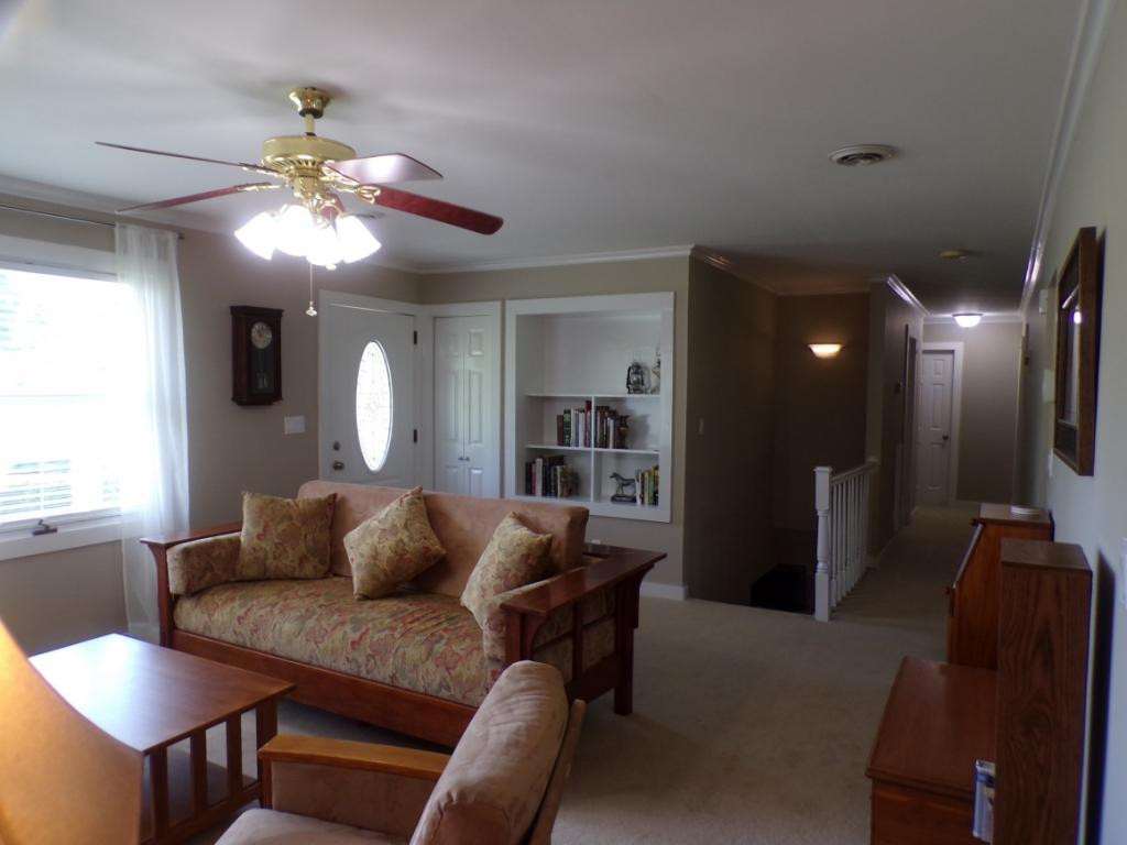 727 Hospital Road Mountain City, TN 37683 - Photo 10 of 36 SPACIOUS KEEPING ROOM