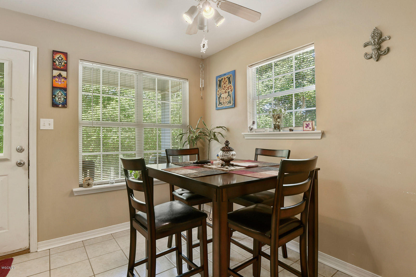 23027 Indian Ridge Road Picayune, MS 39466 - Photo 5 of 17 005_1600x1067_mls_1600x1067