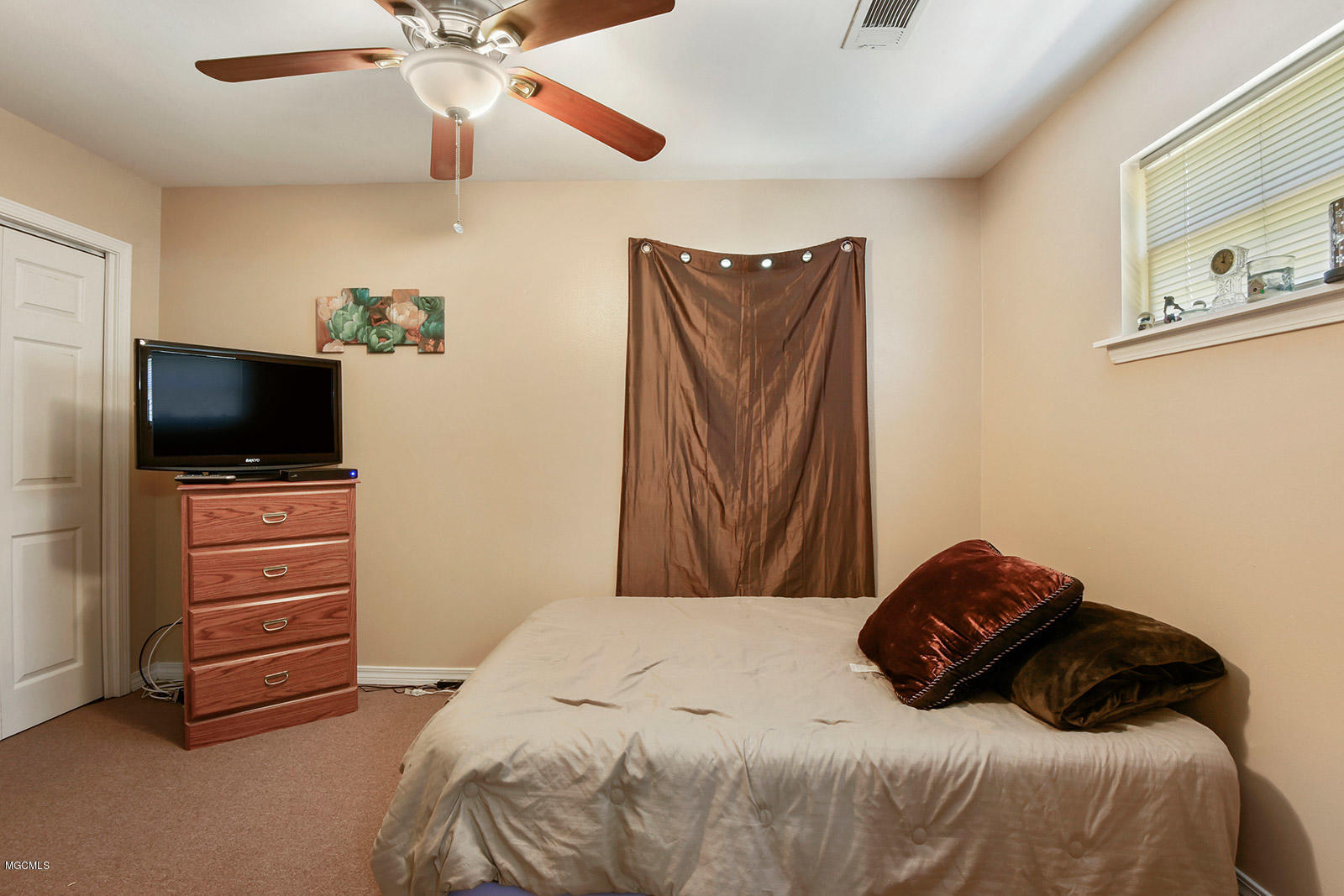 23027 Indian Ridge Road Picayune, MS 39466 - Photo 9 of 17 009_1600x1067_mls_1600x1067