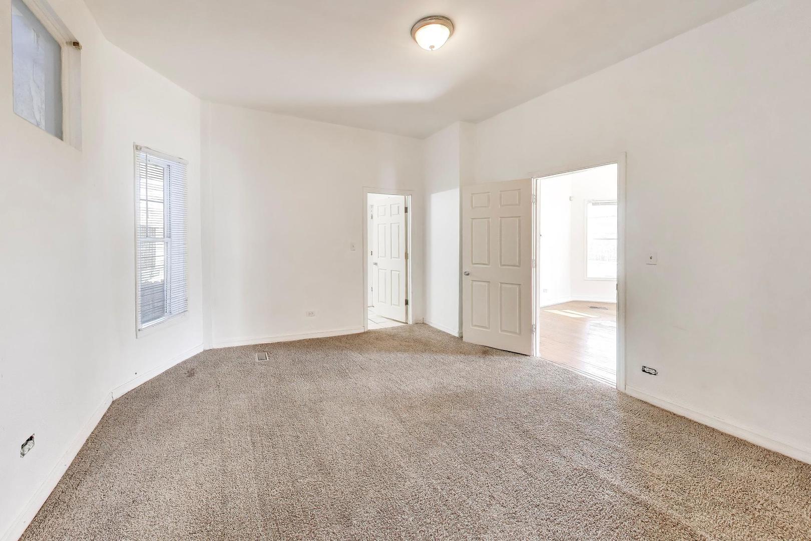 6853 South Perry Avenue Chicago, IL 60621 - Photo 10 of 28 an empty room with windows and closet