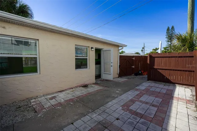 $1,600 | 115 145th Avenue, Unit 4, Madeira Beach, FL 33708