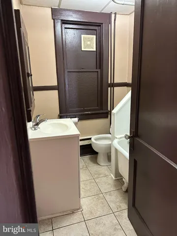 $1,200 | 229 North Locust Street, Unit 1, Hagerstown, MD 21740
