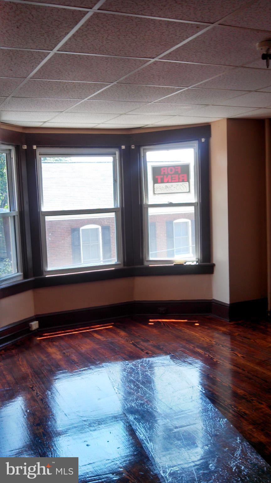 229 North Locust Street, Unit 1 Hagerstown, MD 21740 - Photo 3 of 29