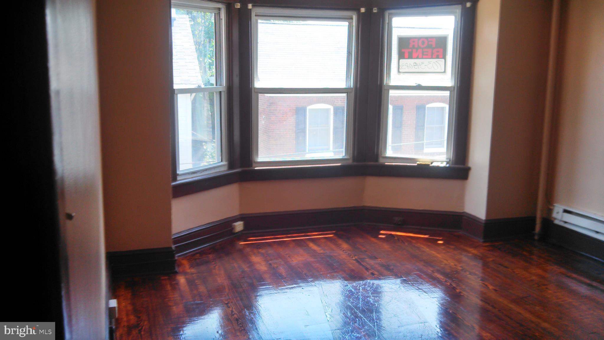 229 North Locust Street, Unit 1 Hagerstown, MD 21740 - Photo 4 of 29