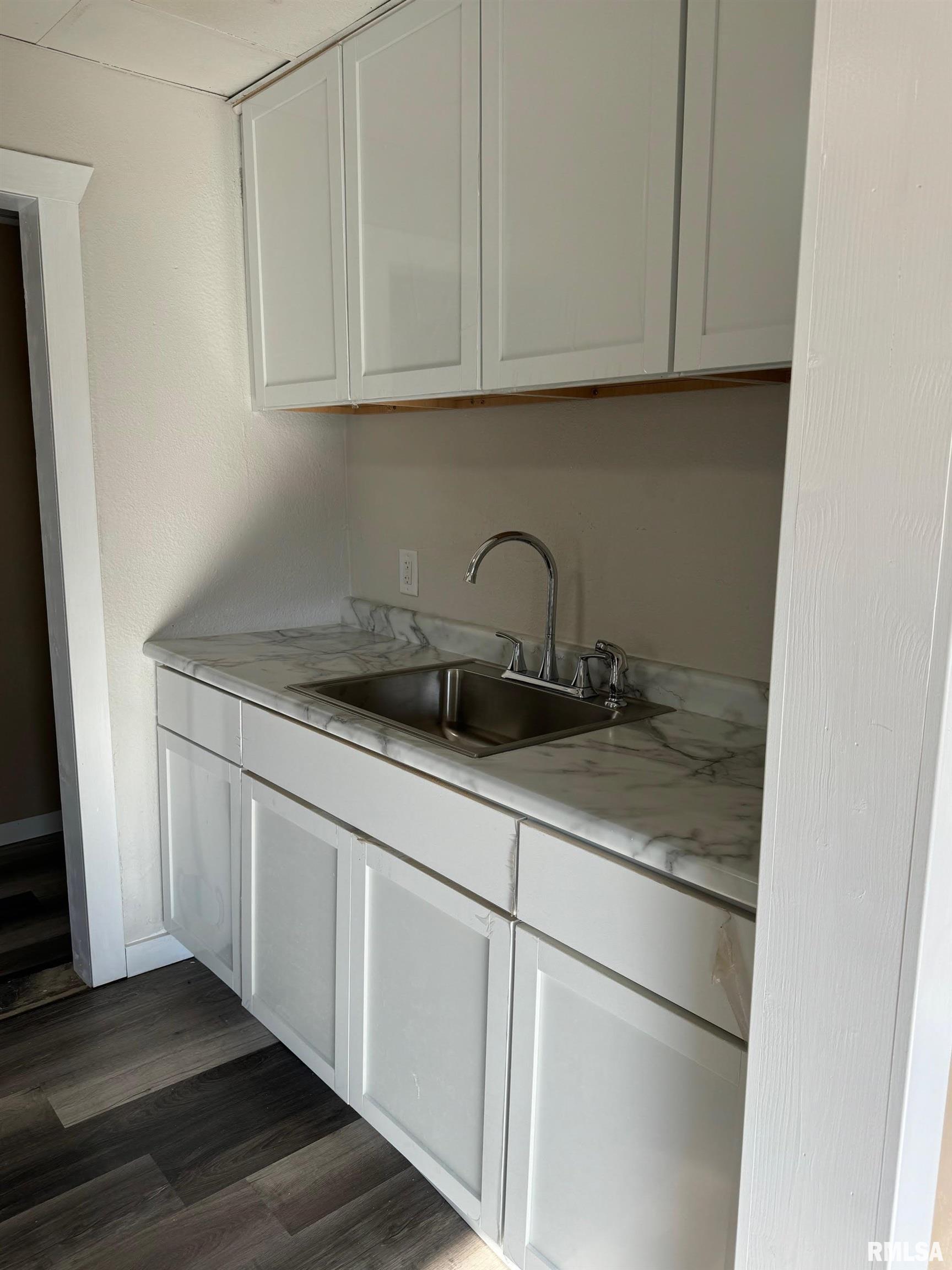 2327 East Stuart Street Springfield, IL 62703 - Photo 5 of 6