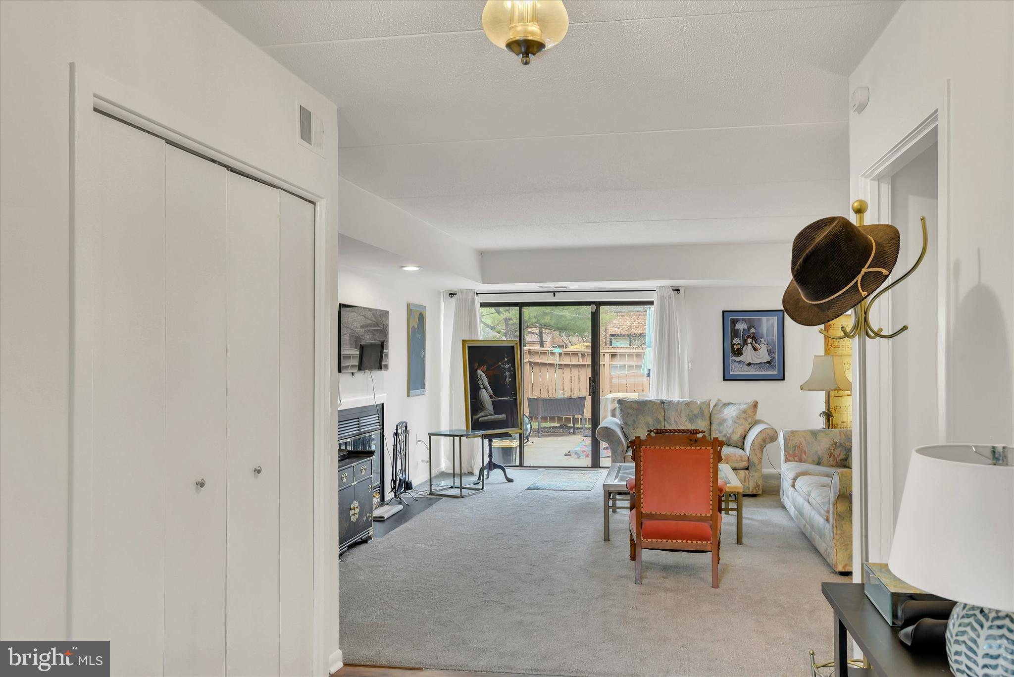 41 Stirrup Court, Unit 7 Baltimore, MD 21208 - Photo 2 of 34 a living room with furniture and a window
