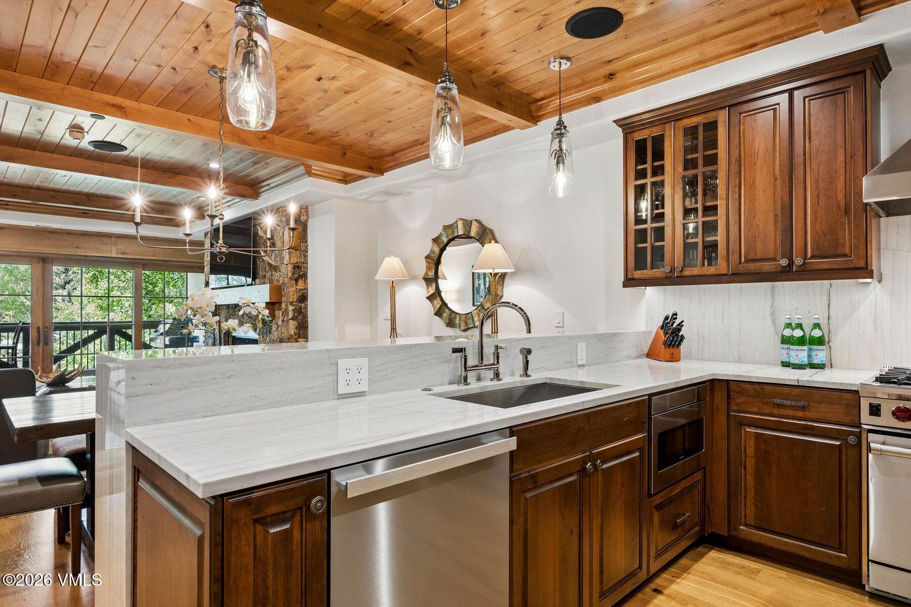 434 South Frontage Road East, Unit 204 Vail, CO 81657 - Photo 10 of 53 Kitchen