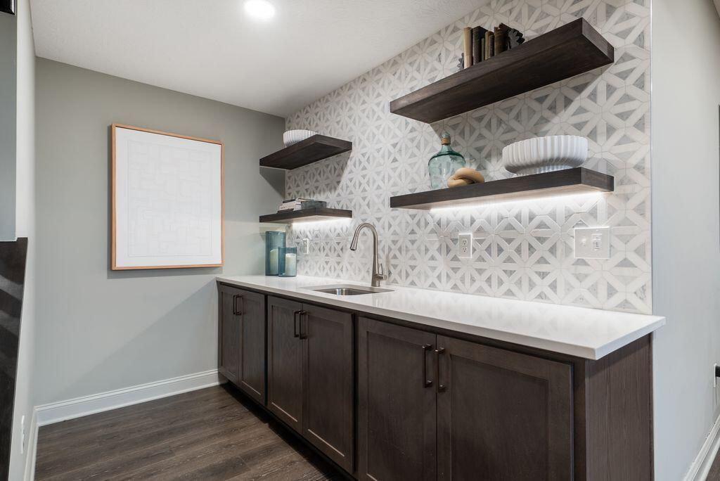 5723 Piatt Road Lewis Center, OH 43035 - Photo 43 of 58 Wet bar