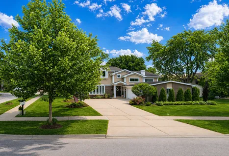 $749,900 | 2615 North Bradford Drive, Arlington Heights, IL 60004